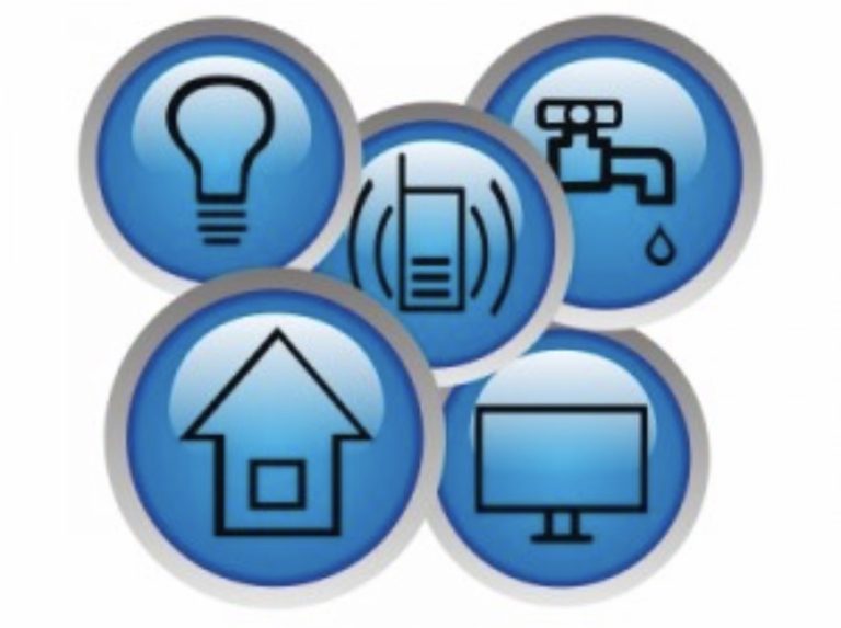 Cinque icone blu raffigurano una lampadina, un telefono, un rubinetto, una casa e uno schermo, simboli di servizi essenziali.